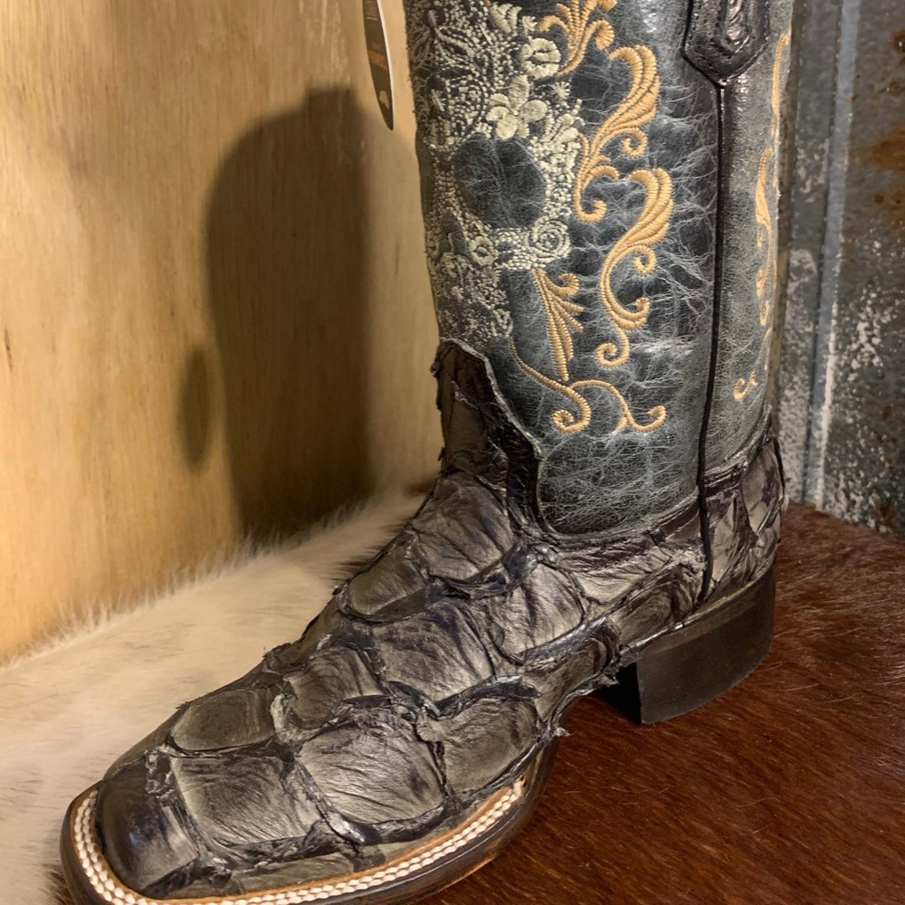 Corral Embroidered Black and Gold pirarucu Cowboy Boots